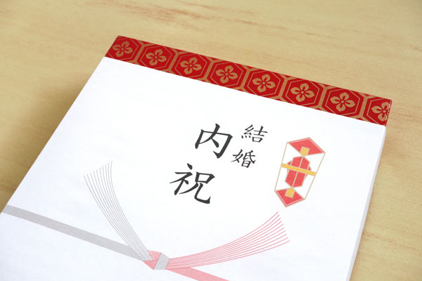 結婚祝いのお返しにはカタログギフトがおすすめ！選び方や贈るときのマナー・相場を解説